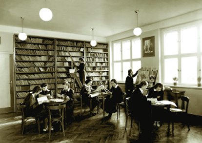 tak wyglądała czytelnia przed wojną- rok szkolny 1938/39 nowy gmach szkoły